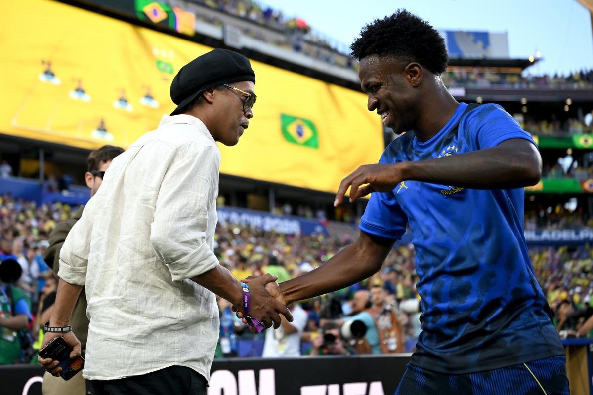 Ronaldinho vira investidor de clube italiano e aposta em vitória do Brasil na Copa