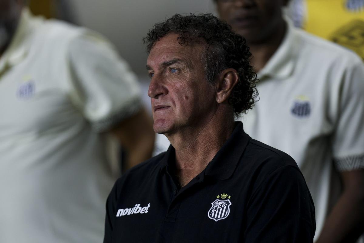 Santos prioriza contratação de laterais após sofrer com lesões e improvisos na temporada