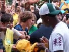 Seleção Brasileira chega a Houston com festa para enfrentar Japão na Copa 2026