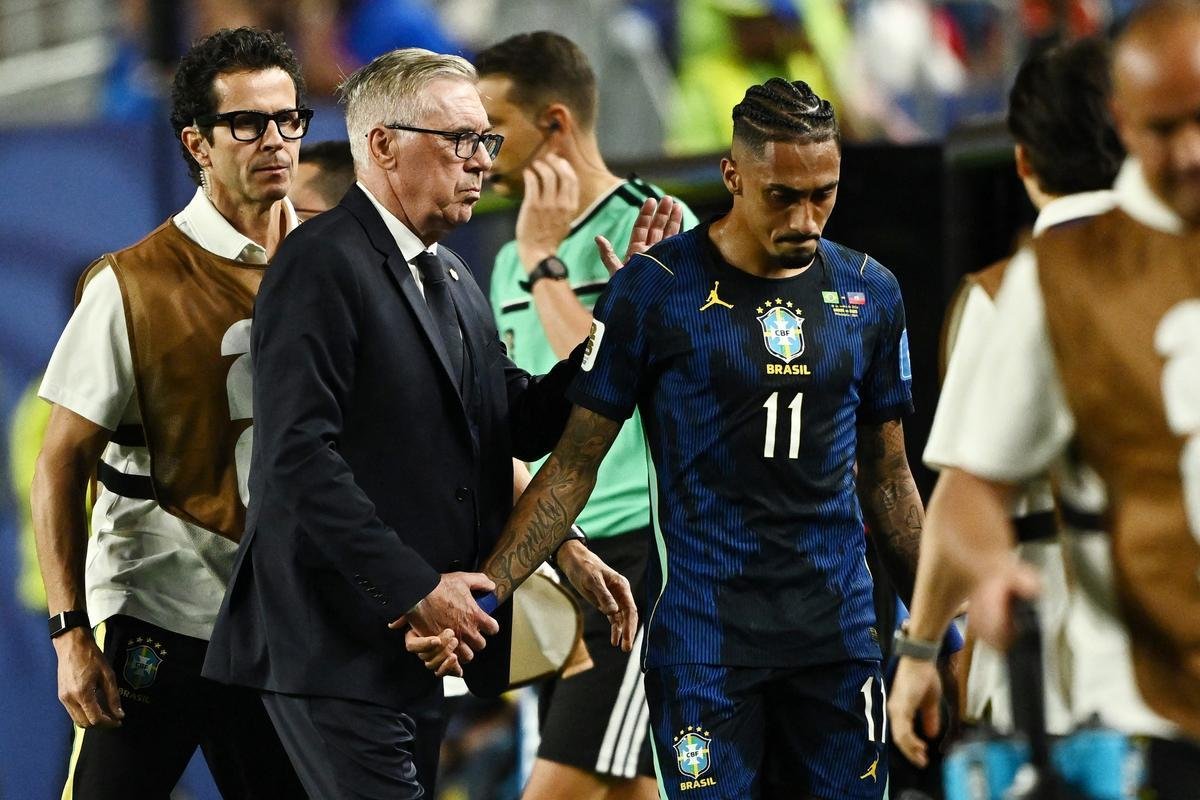Seleção Brasileira confirma lesão de Raphinha que desfalca equipe na Copa do Mundo