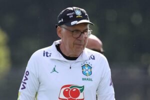 Seleção de Ancelotti busca time ideal em plena Copa do Mundo