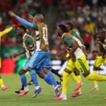 South Africa's team celebrates qualifying for the next round of the World Cup after defeating South Korea in Monterrey — Photo: Julio Cesar AGUILAR / AFP