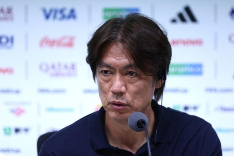 Hong Myung-Bo, South Korea's coach, took blame for the loss to South Africa — Photo: Julian Finney – FIFA/FIFA via Getty Images