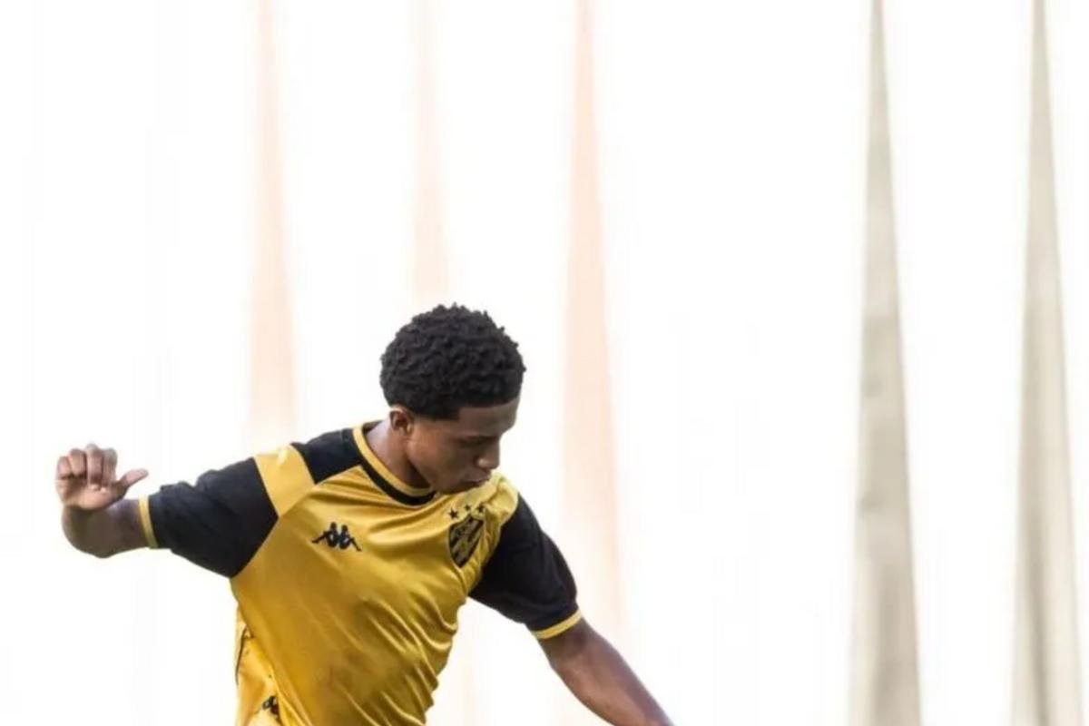 Left-back Yan Gabriel was called up to the Brazil U-15 national team. Credit: Reproduction / Sport Club do Recife