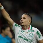 STJD suspende Paulinho por um jogo após comemoração contra o Flamengo