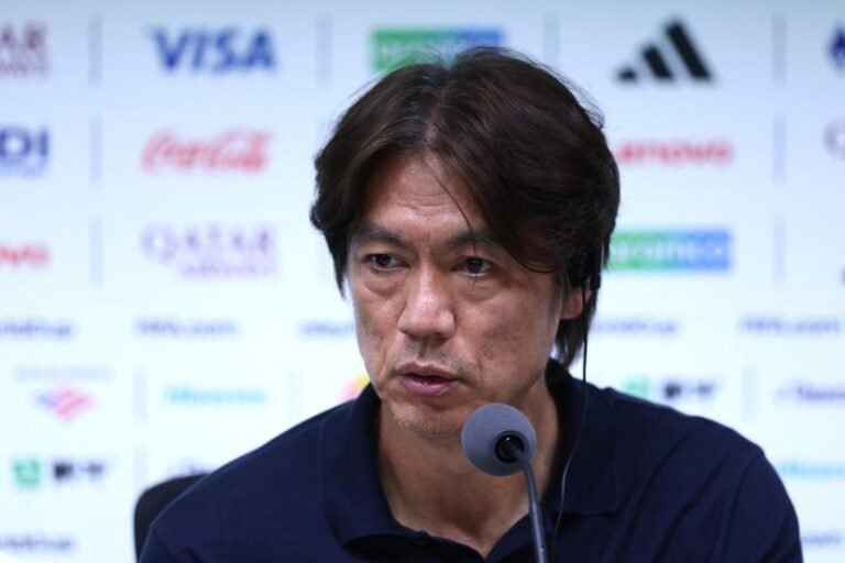 Técnico da Coreia do Sul assume culpa por derrota e nega intoxicação de jogadores