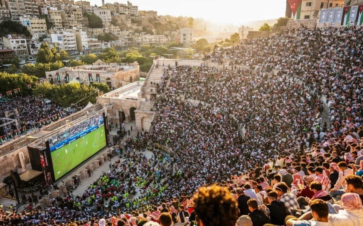 Tumulto em transmissão de jogo da Copa deixa um morto e oito feridos na Jordânia