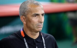 Tunísia demite Sabri Lamouchi após goleada sofrida na estreia da Copa do Mundo