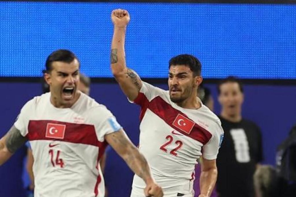 Turquia derrota EUA nos acréscimos em jogaço de despedida na Copa