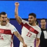 Turquia derrota EUA nos acréscimos em jogaço de despedida na Copa