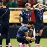 Uruguay midfielder Giorgian De Arrascaeta (No. 10) and Uruguay defender Guillermo Varela (No. 13) react after the match against Spain in Group H of the 2026 World Cup, at Guadalajara Stadium, in Zapopan (Photo: Ulises Ruiz / Afp)