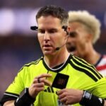 VAR retira cartão de zagueiro dos EUA e pune paraguaio por simulação em lance inédito