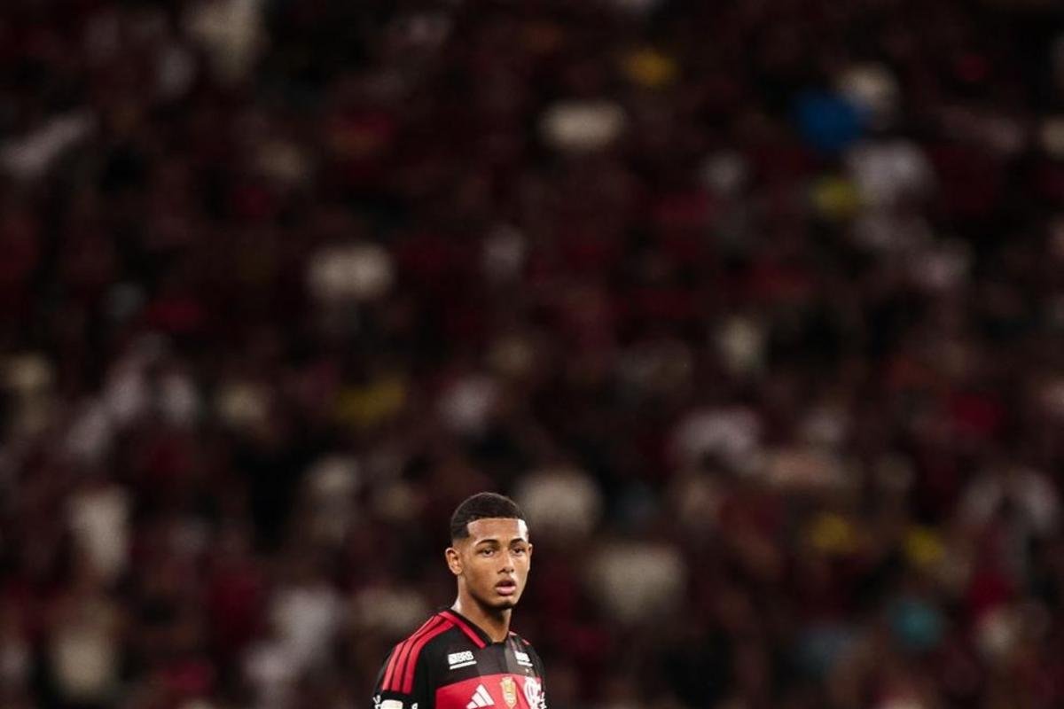 Zagueiro João Victor ganha nova chance no Flamengo com Leonardo Jardim