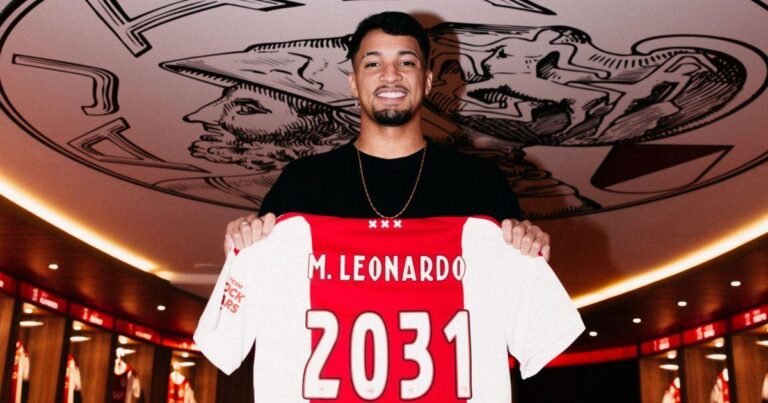 Ajax oficializa contratação do atacante Marcos Leonardo por 20 milhões de euros