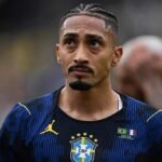 Al-Hilal oferece 80 milhões de euros por Raphinha; Barcelona resiste
