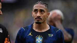 Al-Hilal oferece 80 milhões de euros por Raphinha; Barcelona resiste
