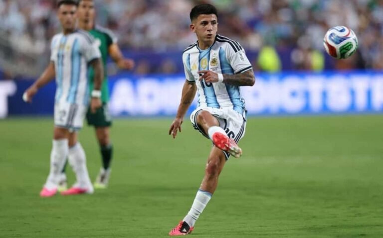 Thiago Almada in action for Argentina against Algeria in the World Cup opener (Photo: Michael Steele/AFP)