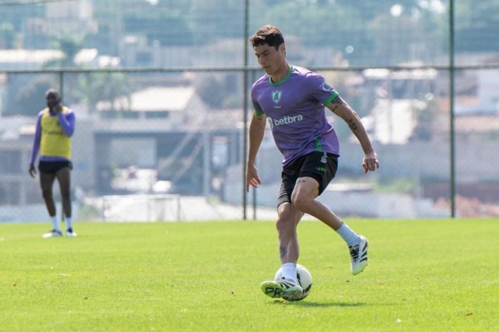 América reformula elenco para Série B com 9 reforços e 11 dispensas