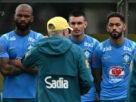 Ancelotti explica 'sumiço' de Ibañez e Igor Thiago após estreia na Copa