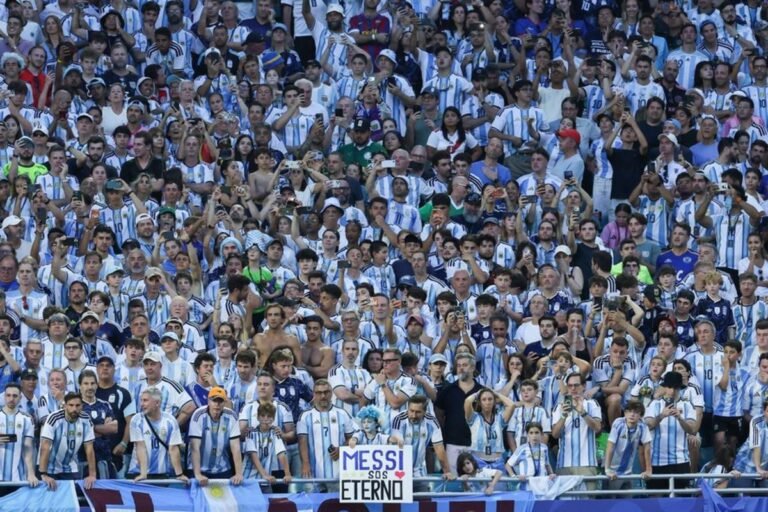 Argentinos imploram por ingressos para final da Copa; preços chegam a US$ 8 mil