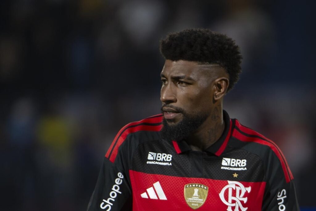 Aston Villa oferece R$ 53 milhões por lateral do Flamengo