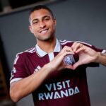 Aston Villa oficializa João Gomes em transação milionária com Wolverhampton