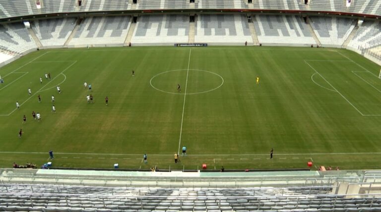 Athletico tested new turf in the U-17 Brazilian Championship — Photo: Jairton Conceição/RPC
