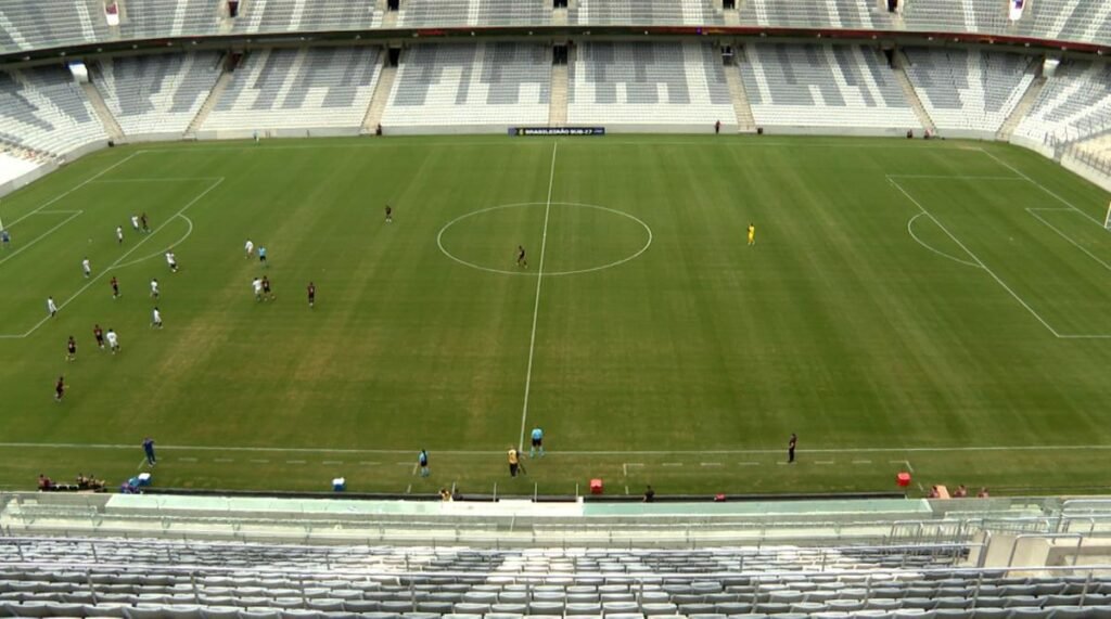 Athletico estreia gramado sintético de ponta contra Internacional com impedimento semiautomático