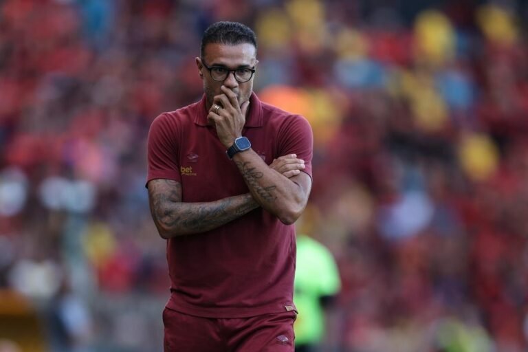 Roger Silva is the new head coach of Atlético-GO — Photo: Marlon Costa/AGIF