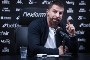 With Pedrinho's return, Vasco intensifies football planning; understand. While the president was sidelined, Vasco was unable to complete operations to bolster the squad.