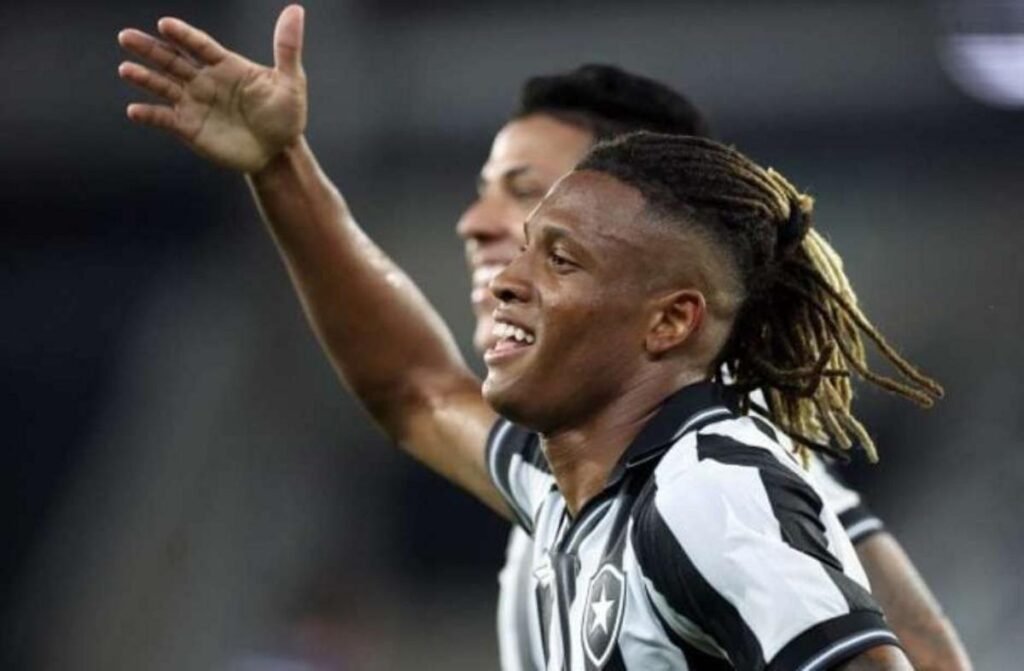 Bap elogia Danilo do Botafogo mas mantém cautela sobre contratação pelo Flamengo