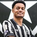 Left-back Paulinho, one of the reinforcements announced by Botafogo. Credit: Reproduction / CNN Brasil