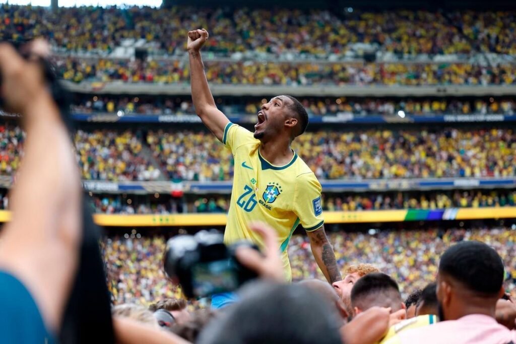 Brazil rallies late to beat Japan and secures World Cup knockout stage spot