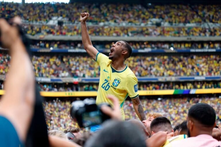 Rayan celebrates Brazil's qualification after the victory over Japan. Photo: Rafael Ribeiro/CBF