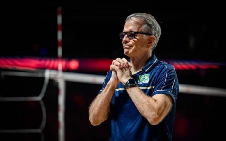 Bernardinho during a Brazil match in the VNL (Photo: Volleyball World)