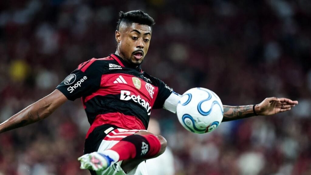 Bruno Henrique atinge marca de 200 jogos pelo Flamengo no Brasileirão e receberá homenagem