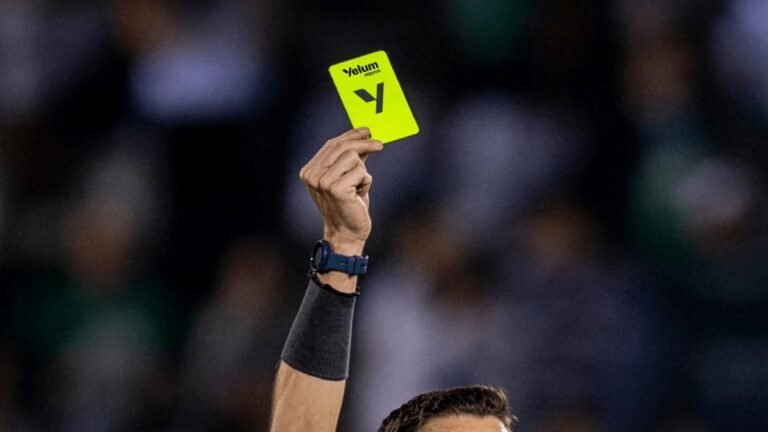 Cartão amarelo do futebol brasileiro ganha publicidade inédita da Yelum Seguros