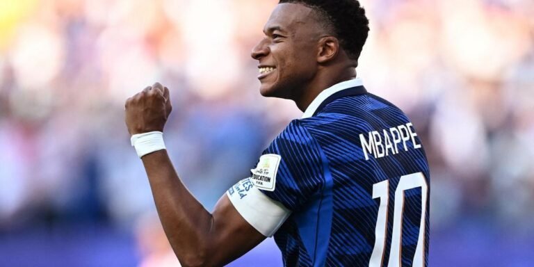 Copa do Mundo: gigantes caem, zebras encantam e política invade o campo