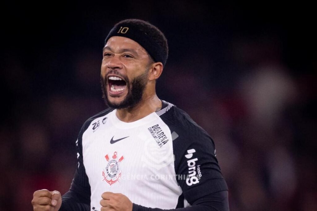 Corinthians e Memphis Depay perto de acordo por renovação