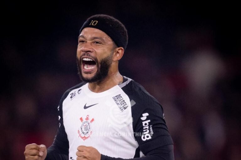 Corinthians e Memphis Depay perto de acordo por renovação