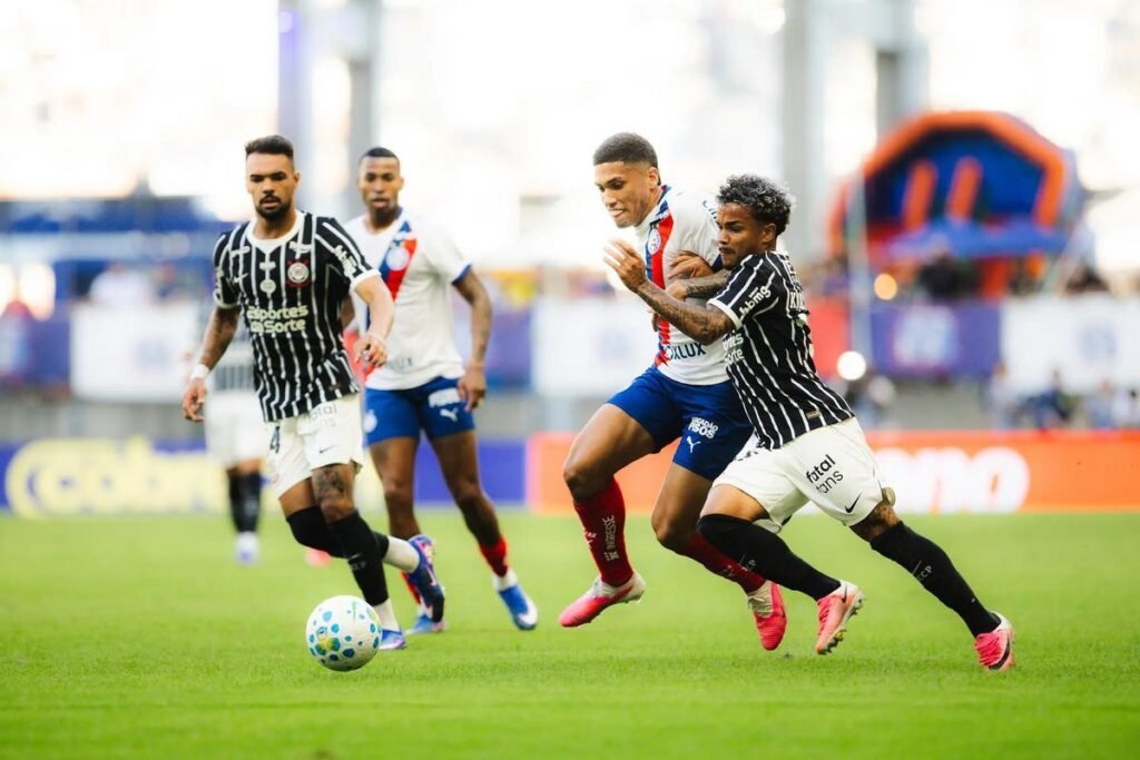 Corinthians empata com Bahia e se afasta do G5 no Brasileirão