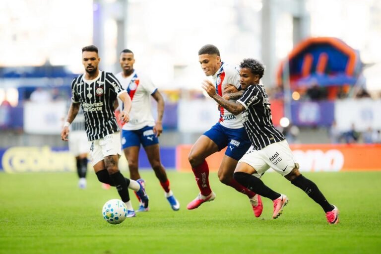 Corinthians empata com Bahia e se afasta do G5 no Brasileirão