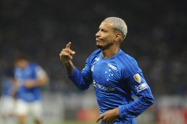 Cruzeiro estreará novo emblema de bicampeão da Libertadores contra o Flamengo