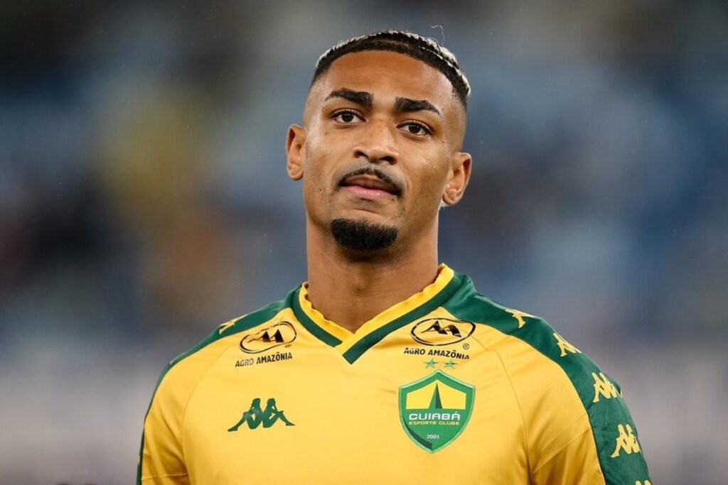 Cuiabá vende atacante Derik Lacerda para clube japonês