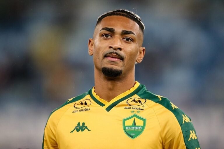 Cuiabá vende atacante Derik Lacerda para clube japonês