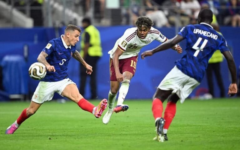 Digne é reforço do PSG após polêmica na Copa do Mundo