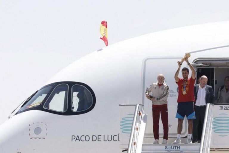 Espanha campeã da Copa desembarca em Madri para megacelebração