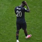 FIFA acusa UEFA de hipocrisia sobre Balogun após crítica a cartão vermelho