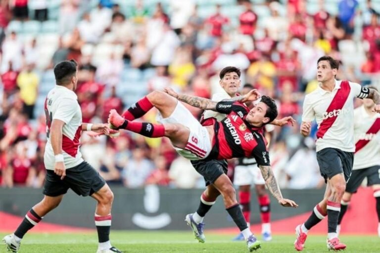 Flamengo starter Pedro in action against River Plate, nearly scoring. Photo: GILVAN DE SOUZA/FLAMENGO