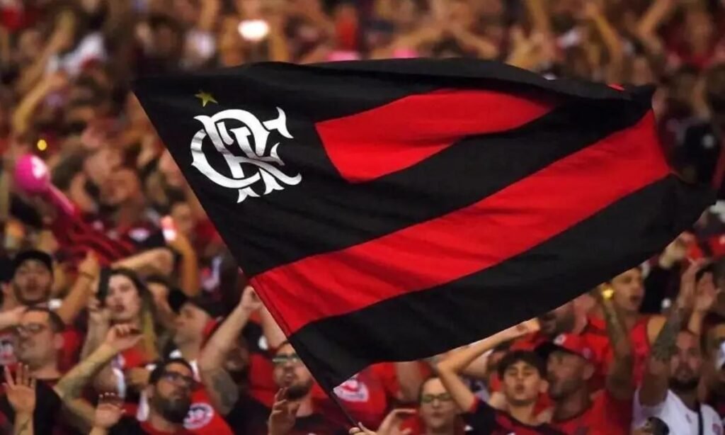 Flamengo assina primeiro contrato profissional com joia da base até 2029